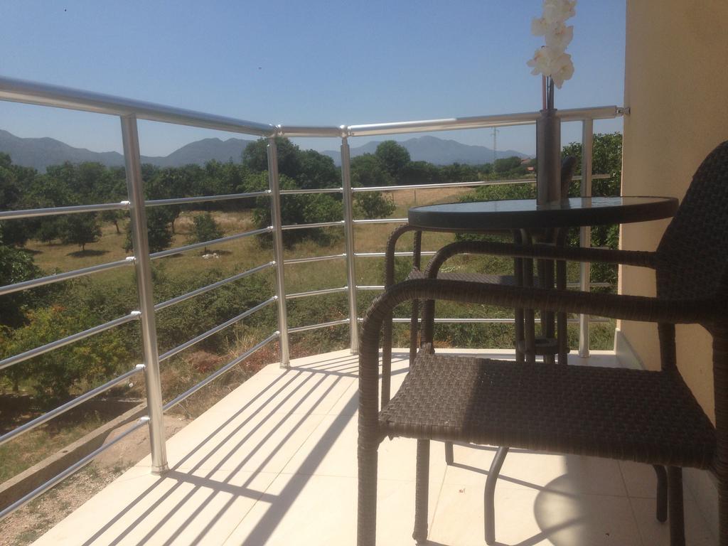 Apartment Τρέμπινιε Εξωτερικό φωτογραφία
