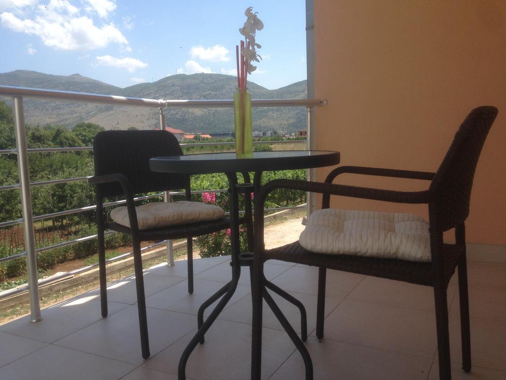 Apartment Τρέμπινιε Εξωτερικό φωτογραφία